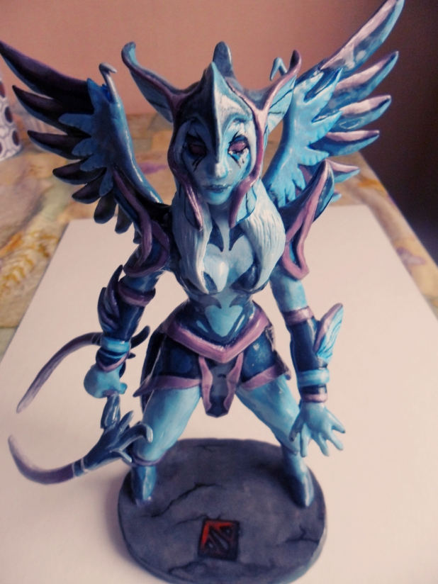 Dota 2 vengeful сборка. Luna Dota 2 фигурка. Vengeful Spirit фигурка. Статуэтка Vengeful Spirit. Фигурка Луна дота 2.